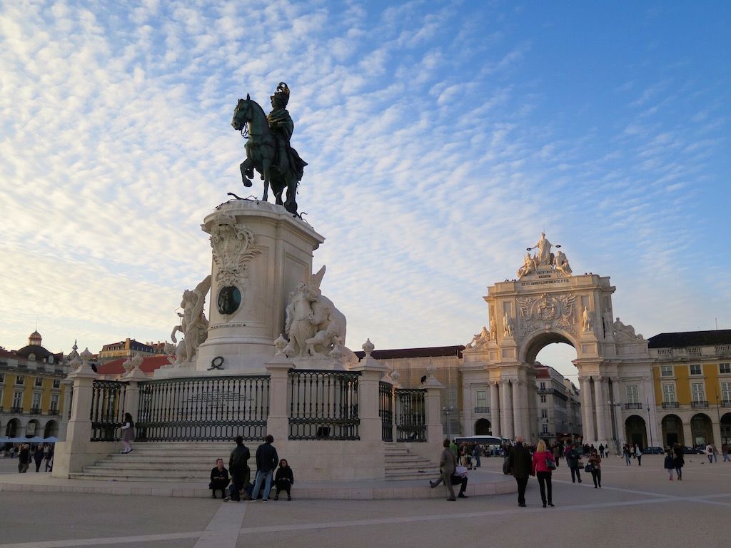 9l-lisbon-commercio.jpg