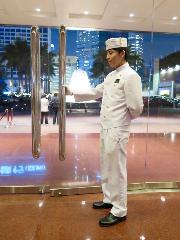 8m-hongkong-intercontinental-doorman.jpg