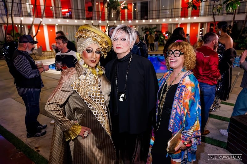 This week’s tablehopper: firebird. (free)