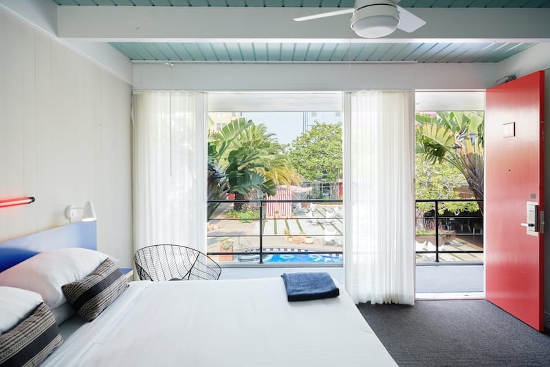 This week’s tablehopper: firebird. (free)