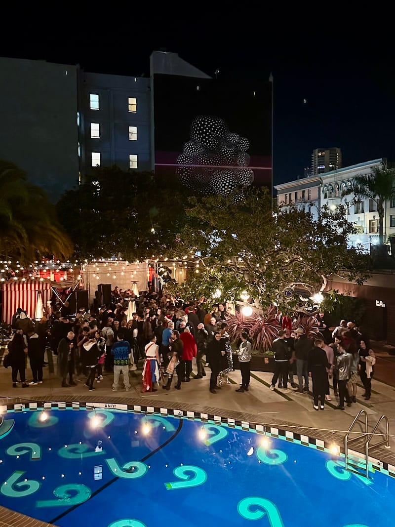 This week’s tablehopper: firebird. (free)