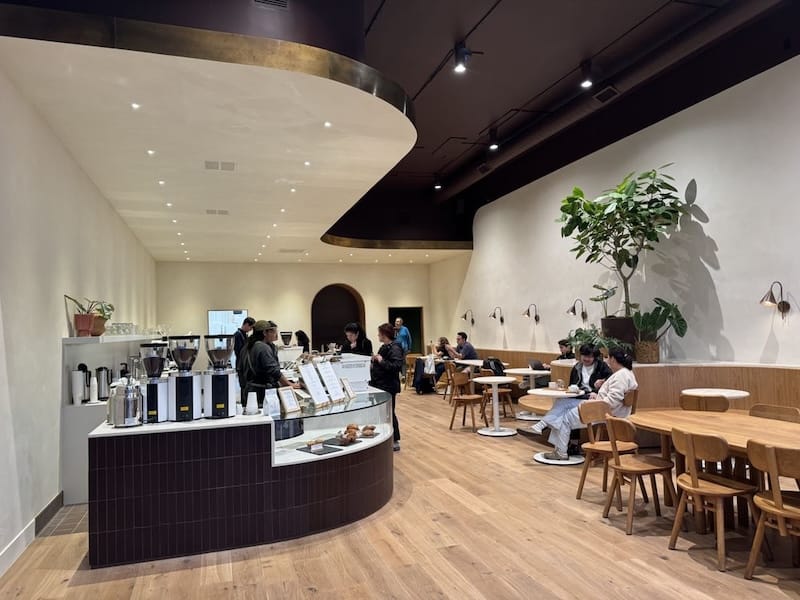 This week’s tablehopper: firebird. (free)