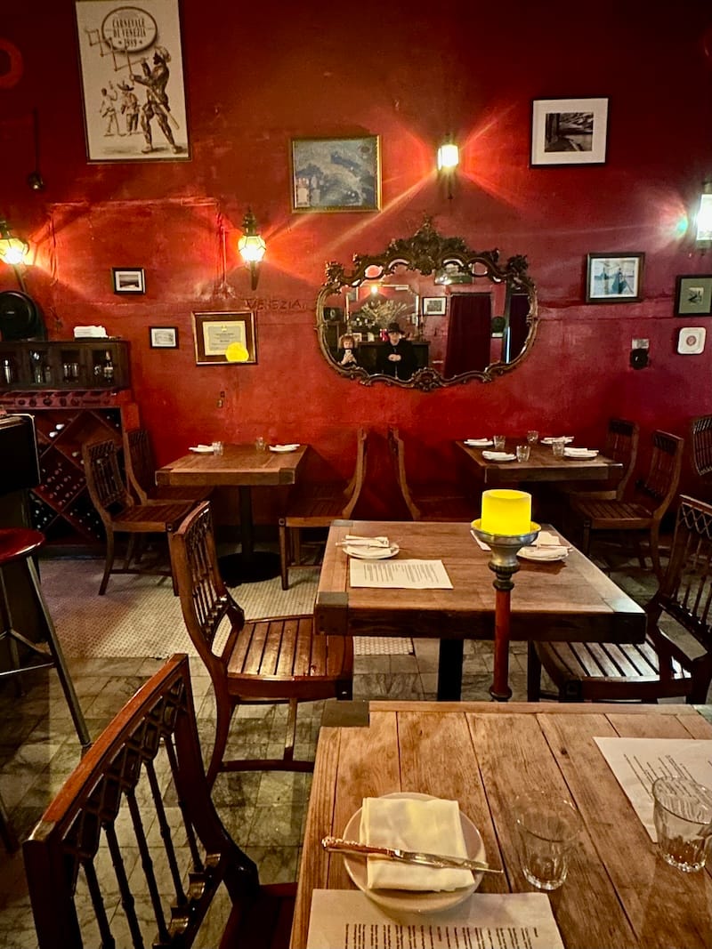 There’s nothing like the vermilion walls at Da Flora. Photo: © tablehopper.com.