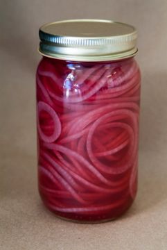 Jarred_pickled_onions.jpg