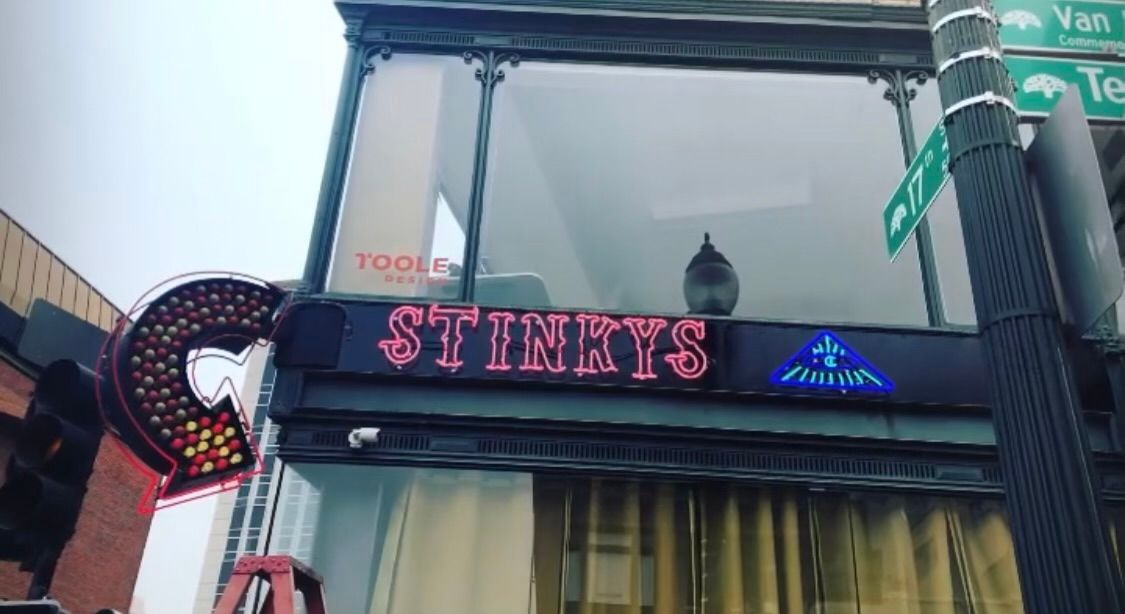 stinkysbar-sign.jpg