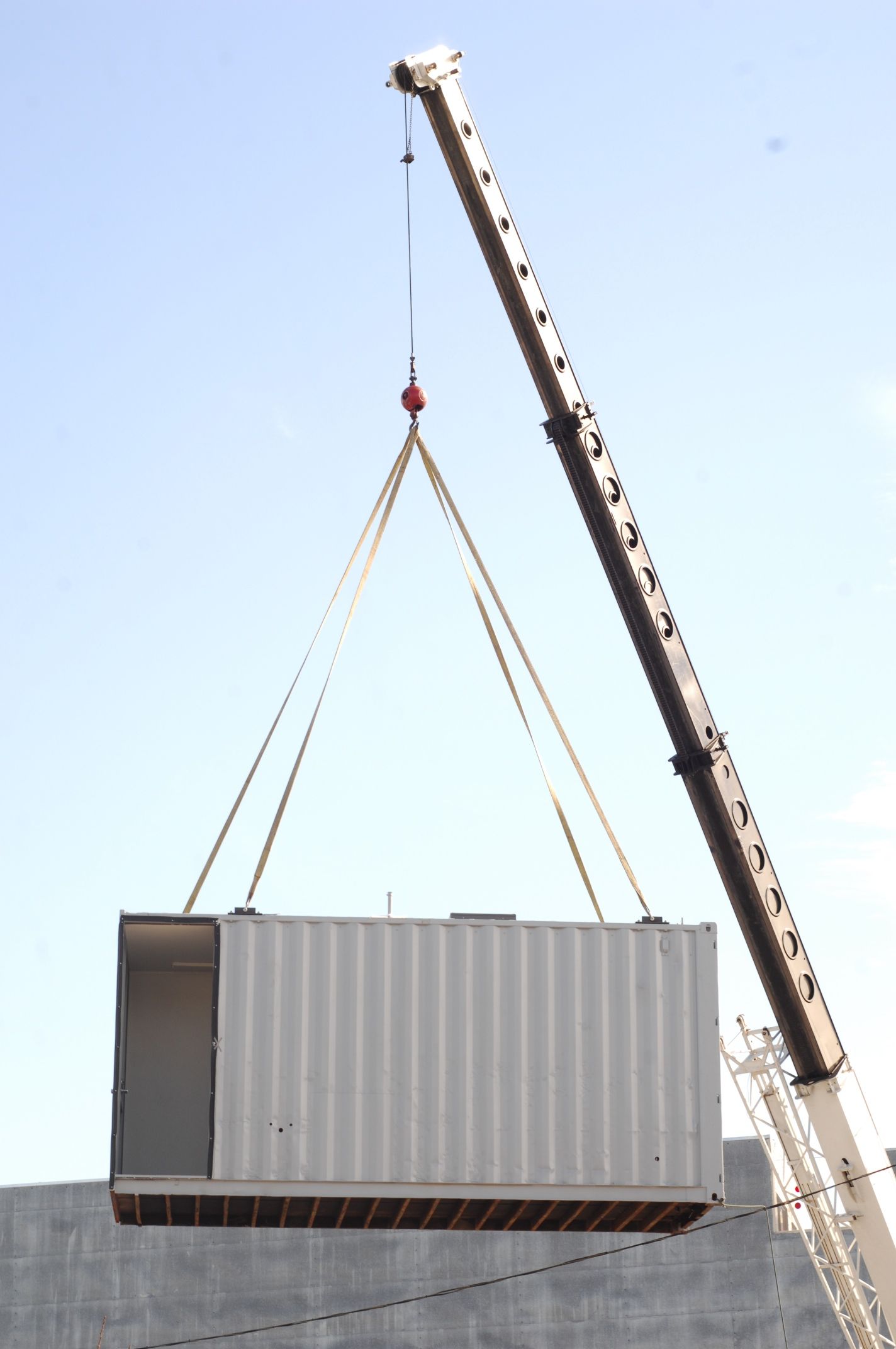 03_Proxy_craning_container.jpg
