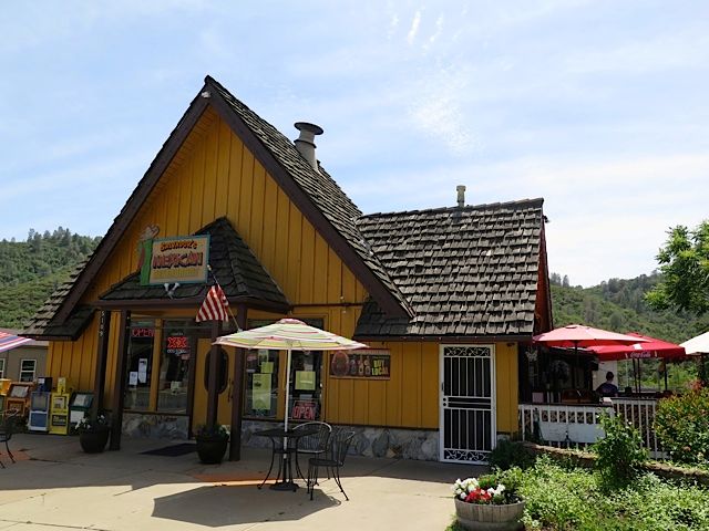 2-mariposa-deli.jpg