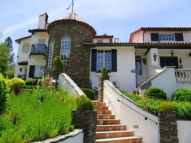 3-chateaudusureau-exterior.jpg