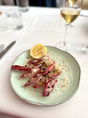 This week’s tablehopper: top cat.