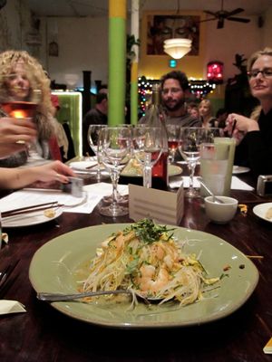 This week's tablehopper: this is your captain speaking.