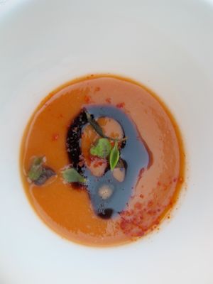 October  5, 2010 - This week's tablehopper: loaded.