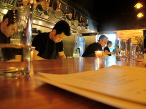 January 14, 2011 - This week's tablehopper: bubbles o'clock.