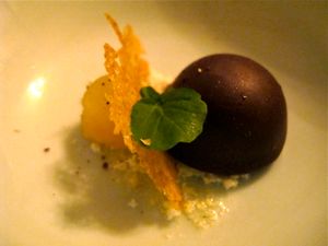 March 22, 2011 - This week's tablehopper: spring for it.