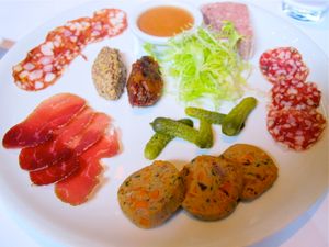 This week's tablehopper: awesome sauce.