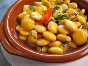 This week's tablehopper: busy, busy.