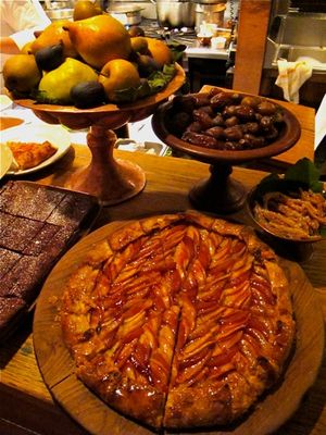 October 28, 2011 - This week's tablehopper: boss of me.