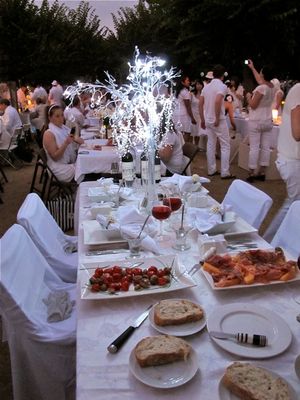 October 18, 2011 - This week's tablehopper: hot town, summer in the city.