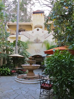 March 13, 2012 - This week's tablehopper: getaway car.