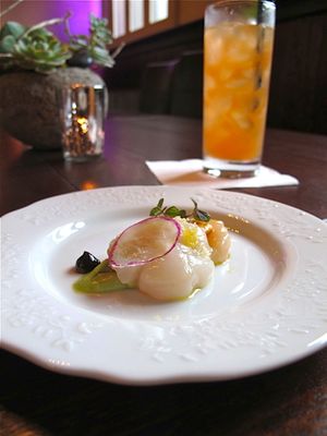 This week's tablehopper: good day sunshine.