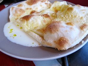 This week's tablehopper: hot to trot.