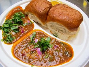 November 20, 2012 - This week's tablehopper: more gobble, more wobble.