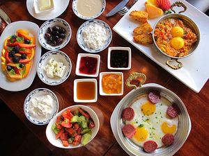 February  5, 2013 - This week's tablehopper: from point A to Z.