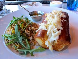 This week's tablehopper: lucky seven.