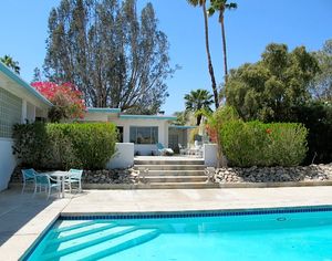 April 26, 2013 - This week's tablehopper: who's the boss?