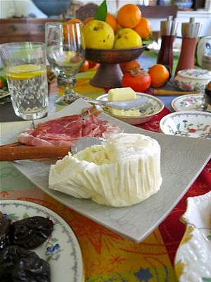 November 26, 2013 - This week's newsletter: a toast to kindness.