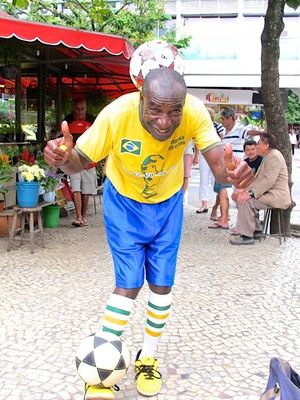 This week's tablehopper: let's kick it off.