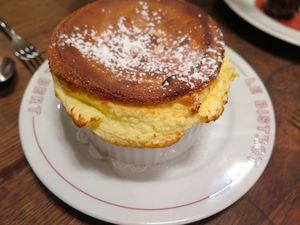 This week's tablehopper: miam miam.