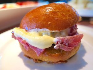 March  3, 2015 - This week's tablehopper: treat yo self.