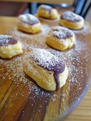 May 12, 2015 - This week's tablehopper: the other windy city.