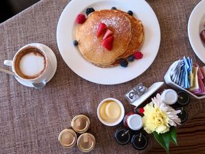 September  1, 2015 - This week's tablehopper: back to sea level.