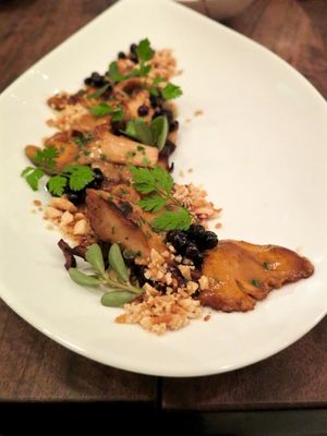 October 30, 2015 - This week's tablehopper: splish-splash.