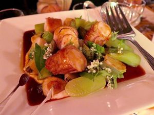 October 20, 2015 - This week's tablehopper: daaaaamn Gina!