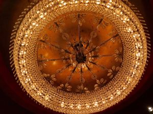 This week's tablehopper: Happy Holidaze from Blitzen.