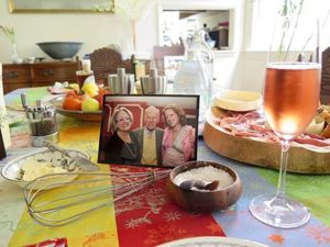 This week's tablehopper: Champers the elf is on the loose.