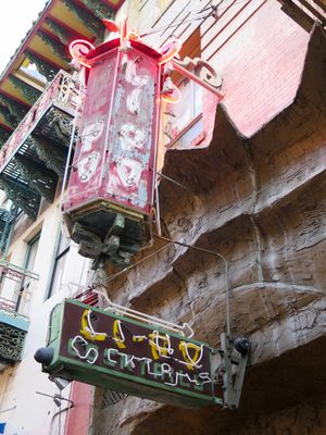 December  6, 2016 - This week's tablehopper: trip the light fantastic.