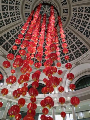 February  7, 2017 - This week's tablehopper: kiss kiss.