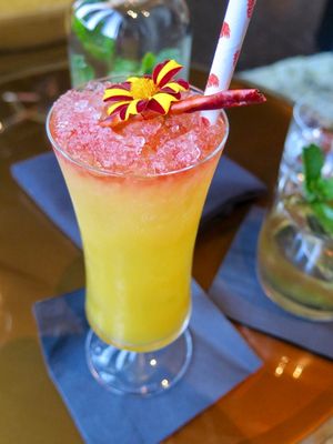 September 19, 2017 - This week's tablehopper: do you know how to apericena?