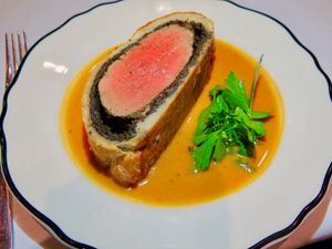 This week's tablehopper: mmmm, smells like beef Wellington.