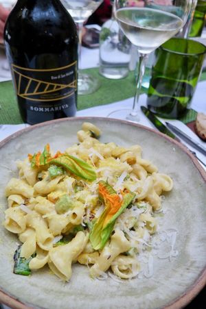 August 21, 2018 - This week's tablehopper: summer wine.