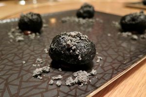 September 18, 2018 - This week's tablehopper: trompe l'oeil.