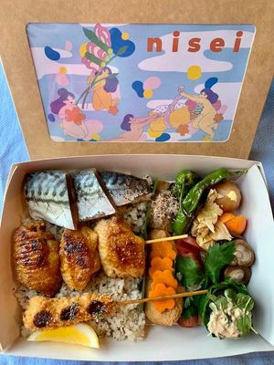 This week's tablehopper: box it up.