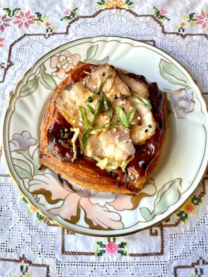 April 12, 2022 - This week's tablehopper: get baked.