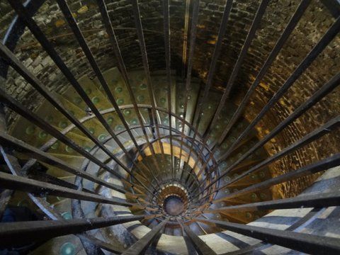 15_Taittinger_Spiral_Stairs.JPG